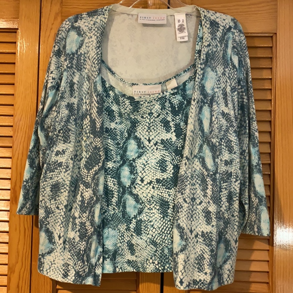 Green 3/4 sleeve shirt with tank top XL